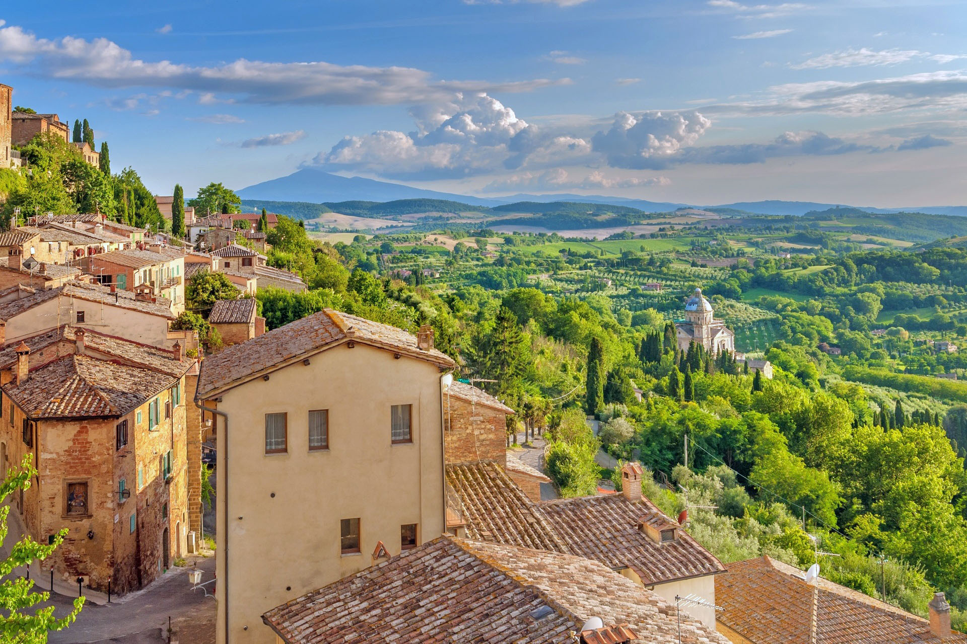 モンテプルチャーノから眺めるトスカーナの風景