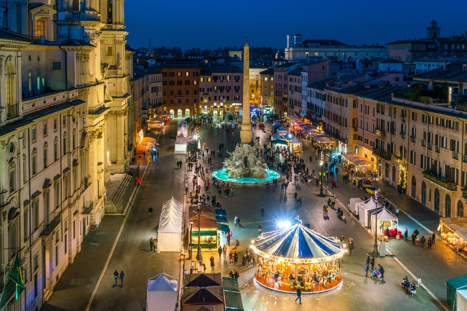 クリスマスのローマ　ナヴォーナ広場の風景　イタリアのクリスマス
