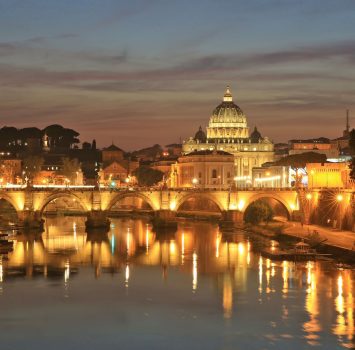夕暮れのテヴェレ川とサン・ピエトロ大聖堂　サンタンジェロ橋