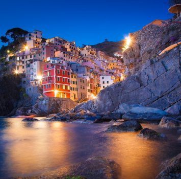 チンクエ・テッレ　夜のリオマッジョーレの風景　イタリアの風景